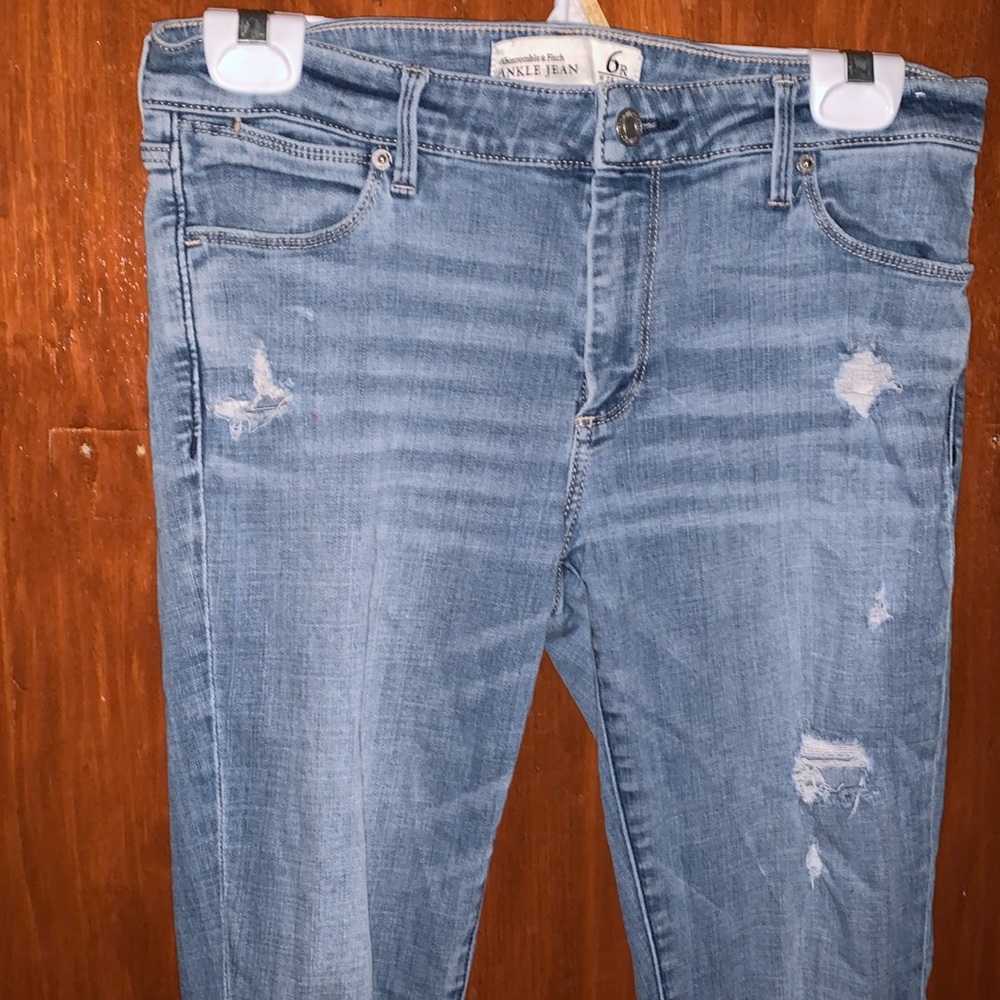 Abercrombie & Fitch Distressed Ankle Jeans Size 6R. W28 L26
